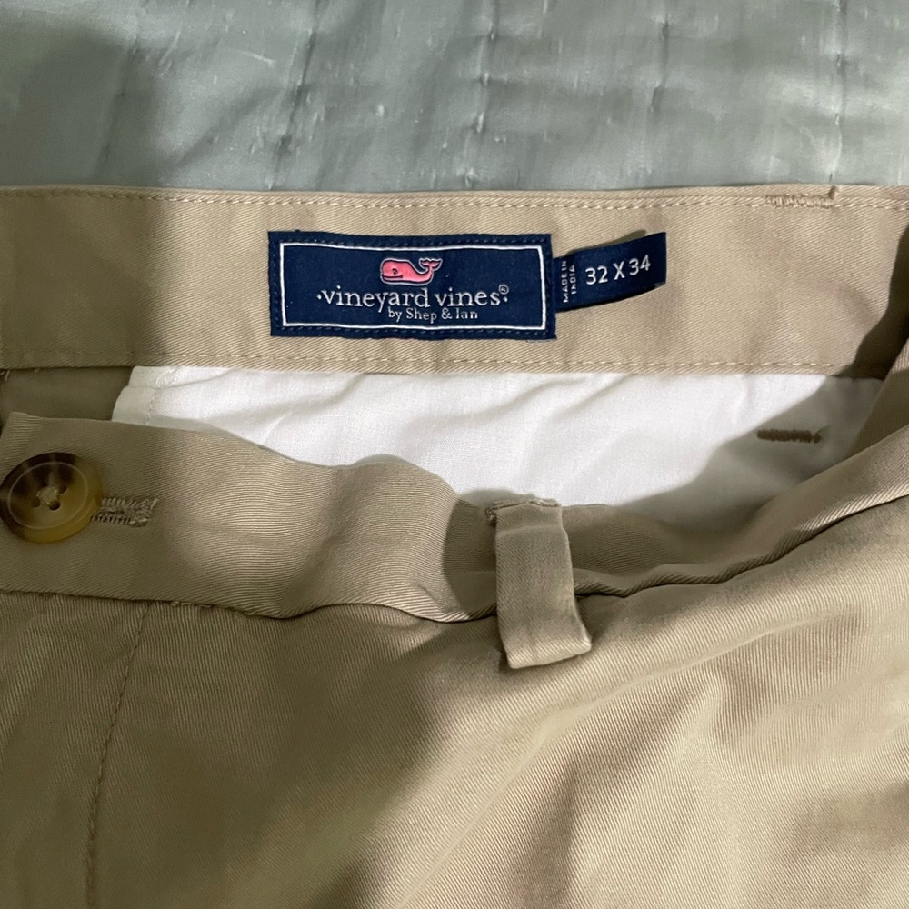 Vineyard Vines Tan Chinos Classic Style. 32x34 - Picture 4 of 7